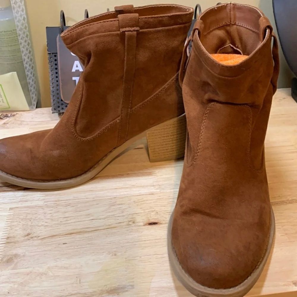 Qupid Size 6.5 booties/boots